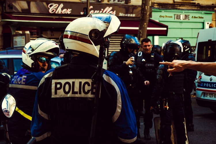 policia negociando sequestro de reféns