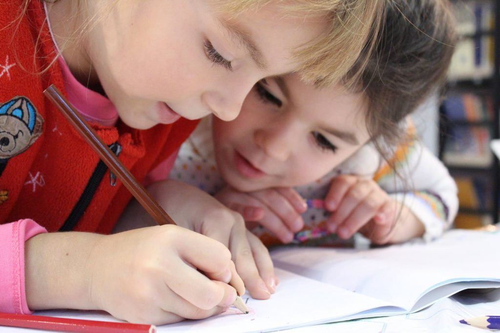 meninas com síndrome de asperger